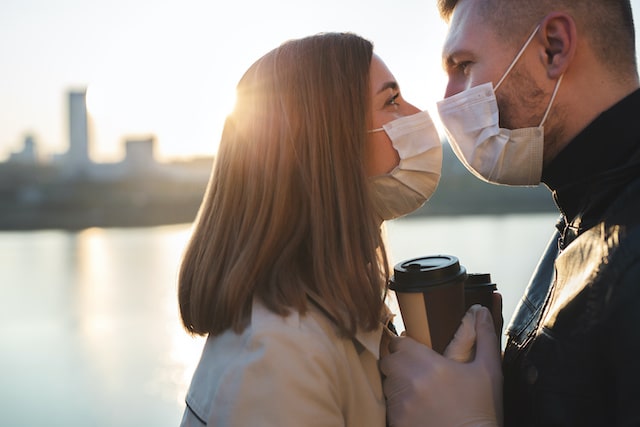 Dejaremos de besar después del coronavirus