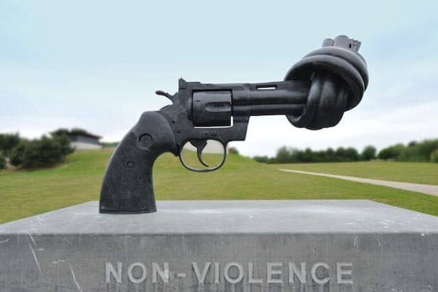 Las tensiones sociales están escalando peligrosamente hacia el lado de la violencia