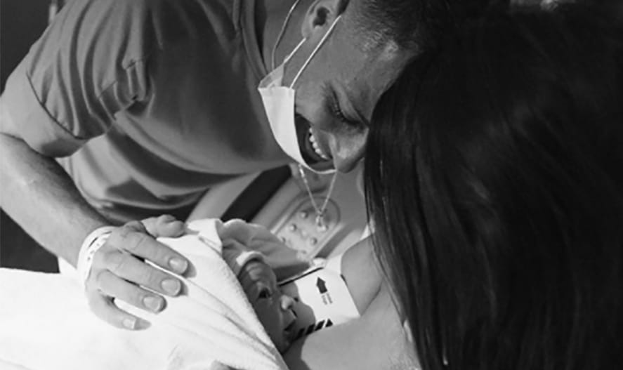Chicharito y Sarah Kohan recibieron a su segundo bebé