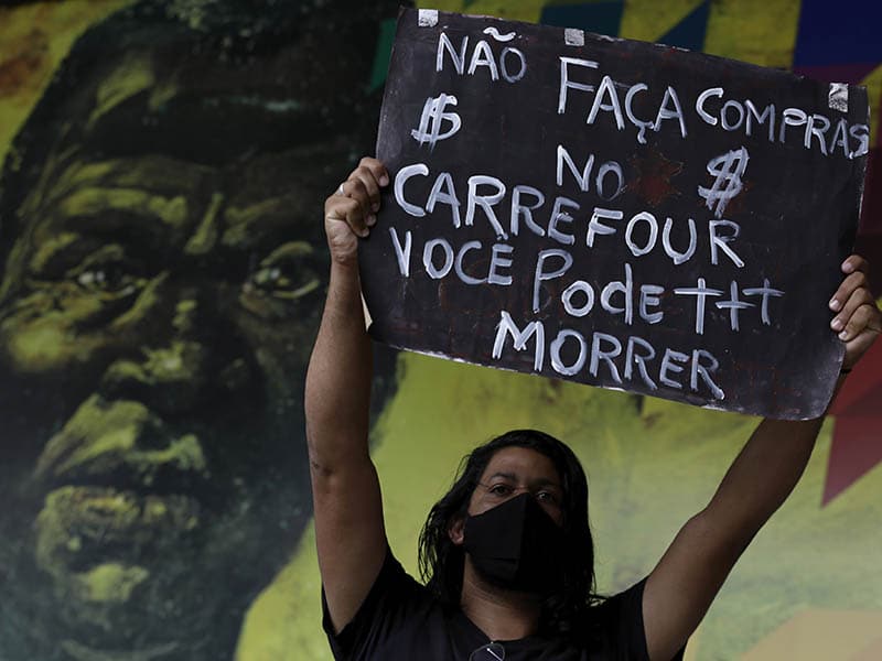 indignacion-en-brasil-en-defensa-de-las-vidas-negras-por-muerte-a-golpes-de-un-hombre-en-un-supermercado