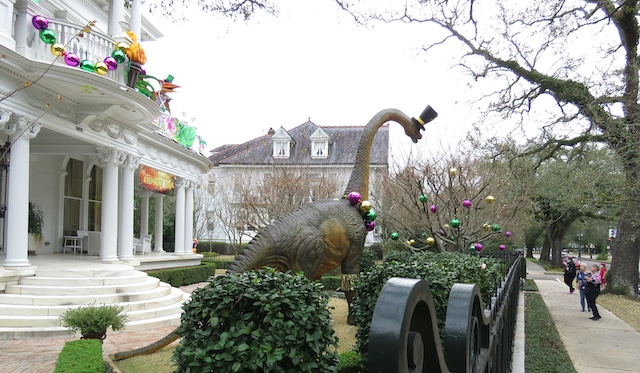 Mardi Gras: ante la cancelación de los desfiles, decoran casas en Nueva Orleans