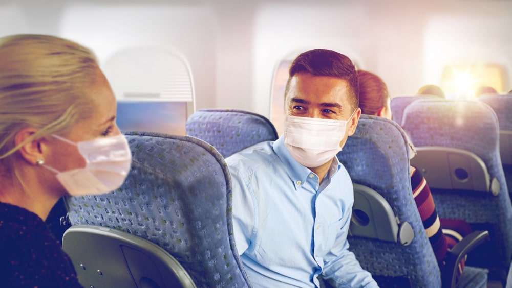 Ordenan prisión y multas de hasta $35 mil para rebeldes a usar mascarilla en aviones