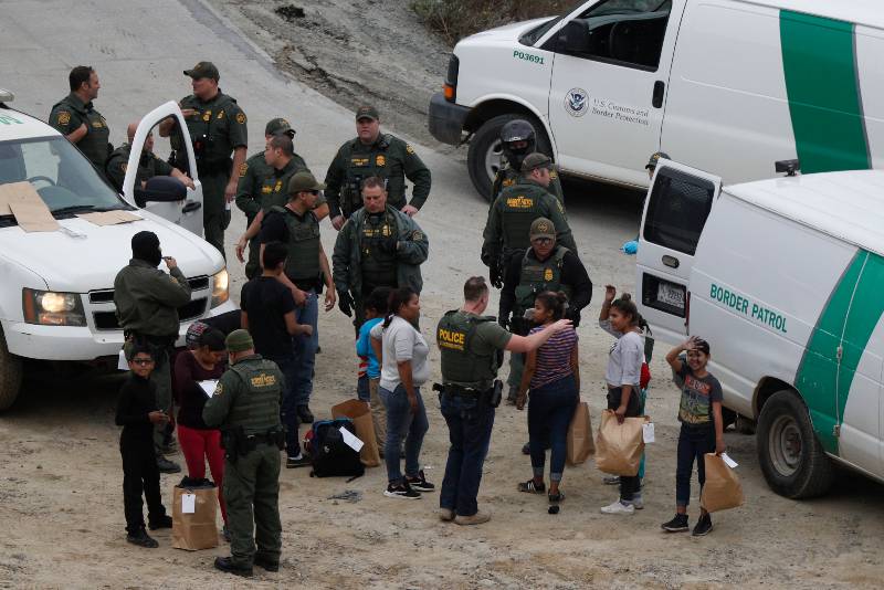 california-ofrece-apoyo-a-migrantes-que-llegan-desde-mexico-para-legalizarse