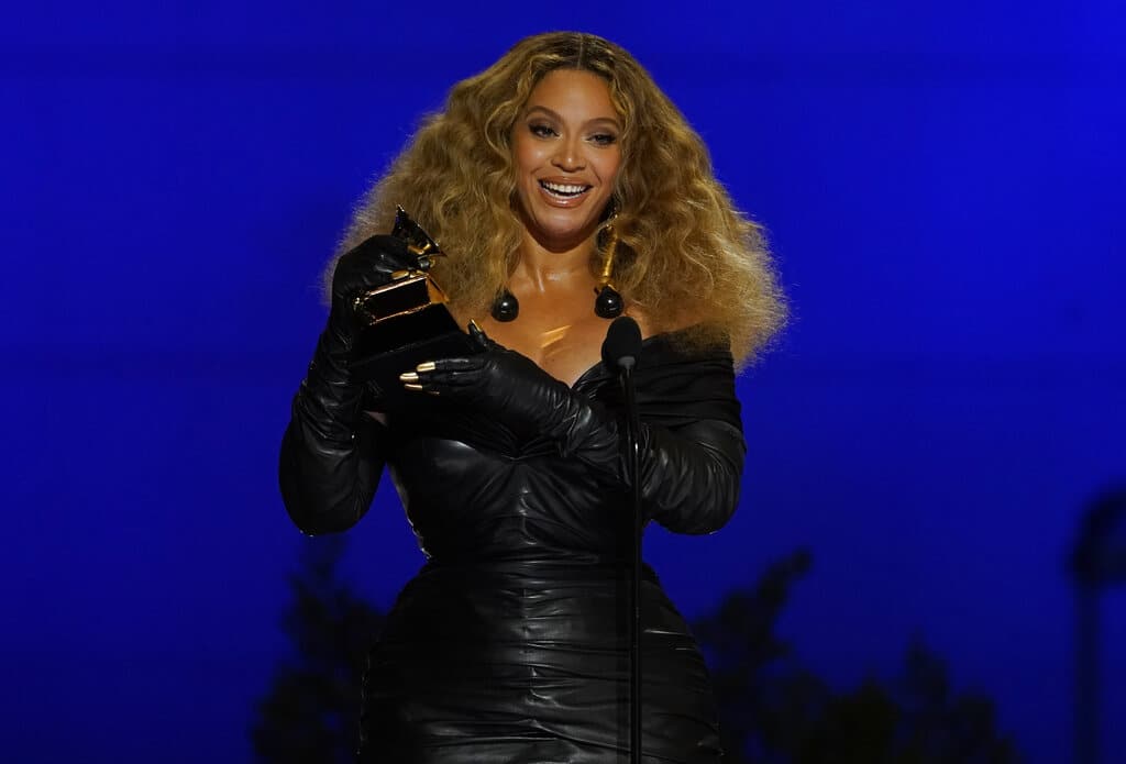 Beyoncé se convierte en la mujer con más premios Grammy