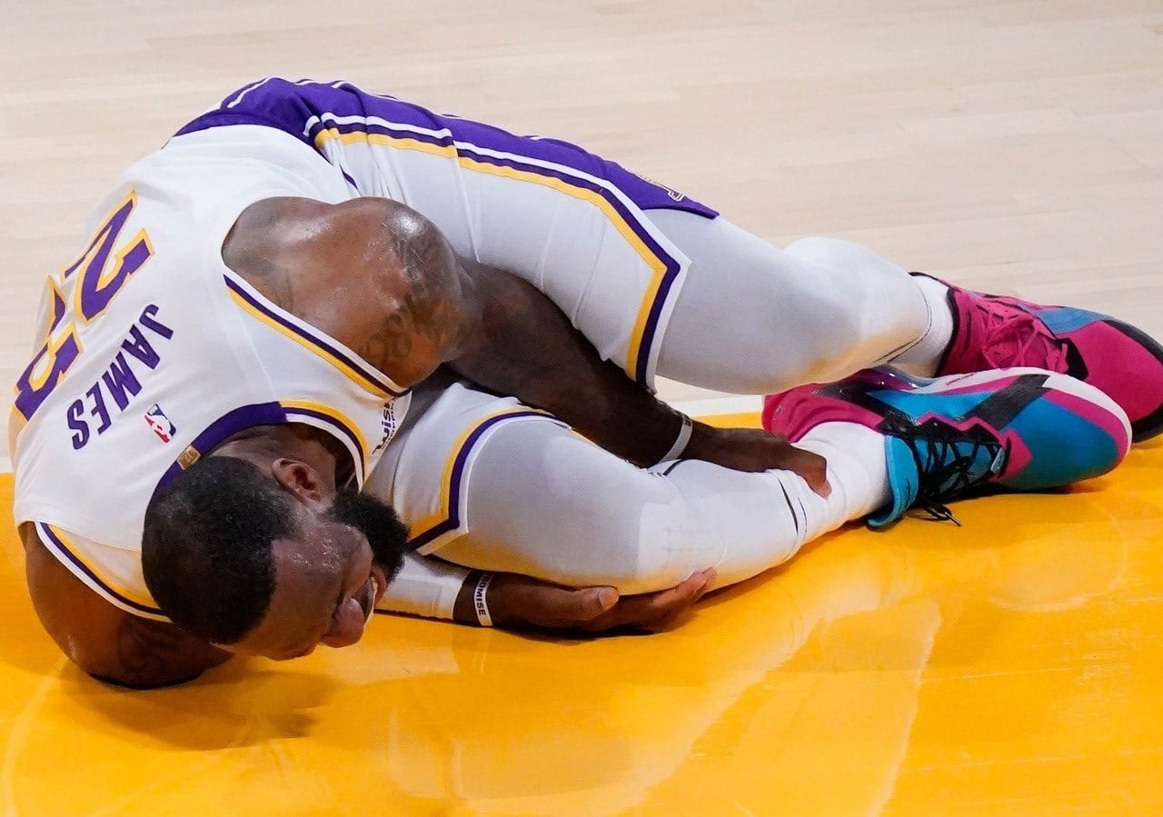 LeBron-James-lesionó-tobillo