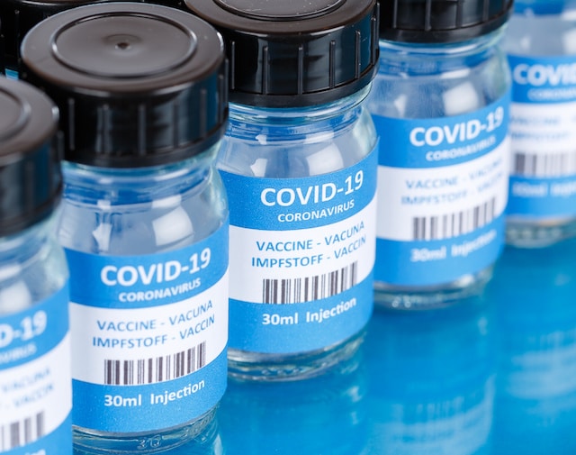 ¿Es peligroso combinar vacunas de COVID-19?