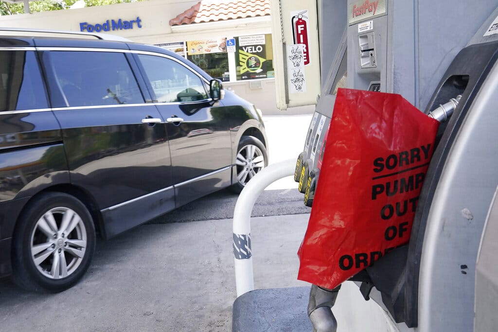 Conductores deben esperar escasez de gasolina por "semanas"