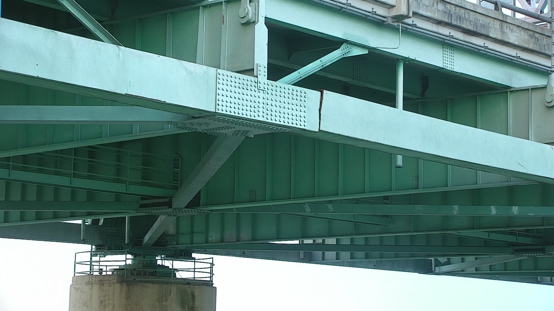 Fractura en puente interestatal cierra tráfico en Tennessee y Arkansas
