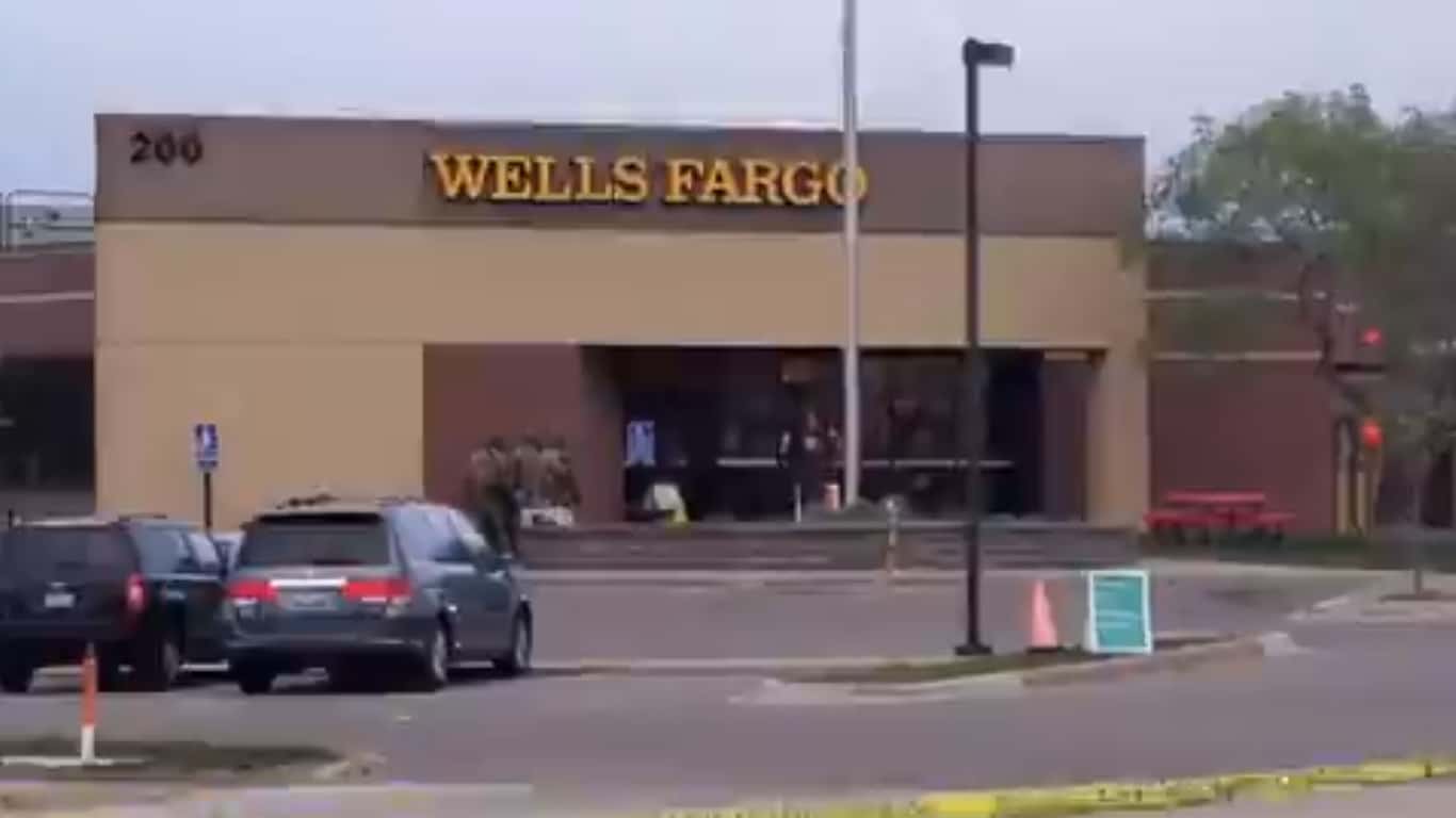 Liberan rehenes de Wells Fargo en Minneapolis