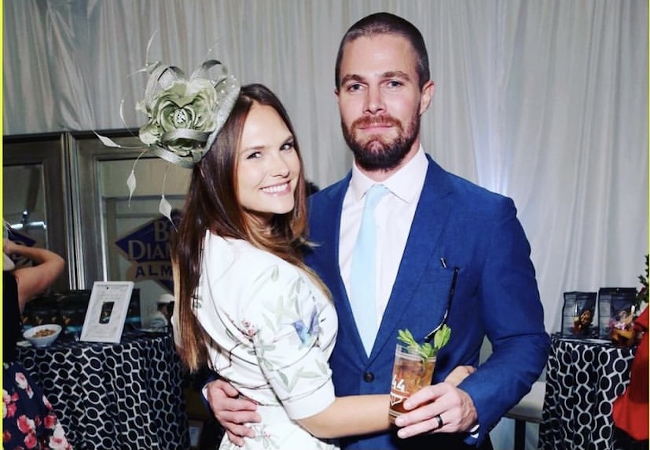 Stephen Amell Fue Retirado De Un Vuelo Despues De Pelear Con Su Esposa La Noticia