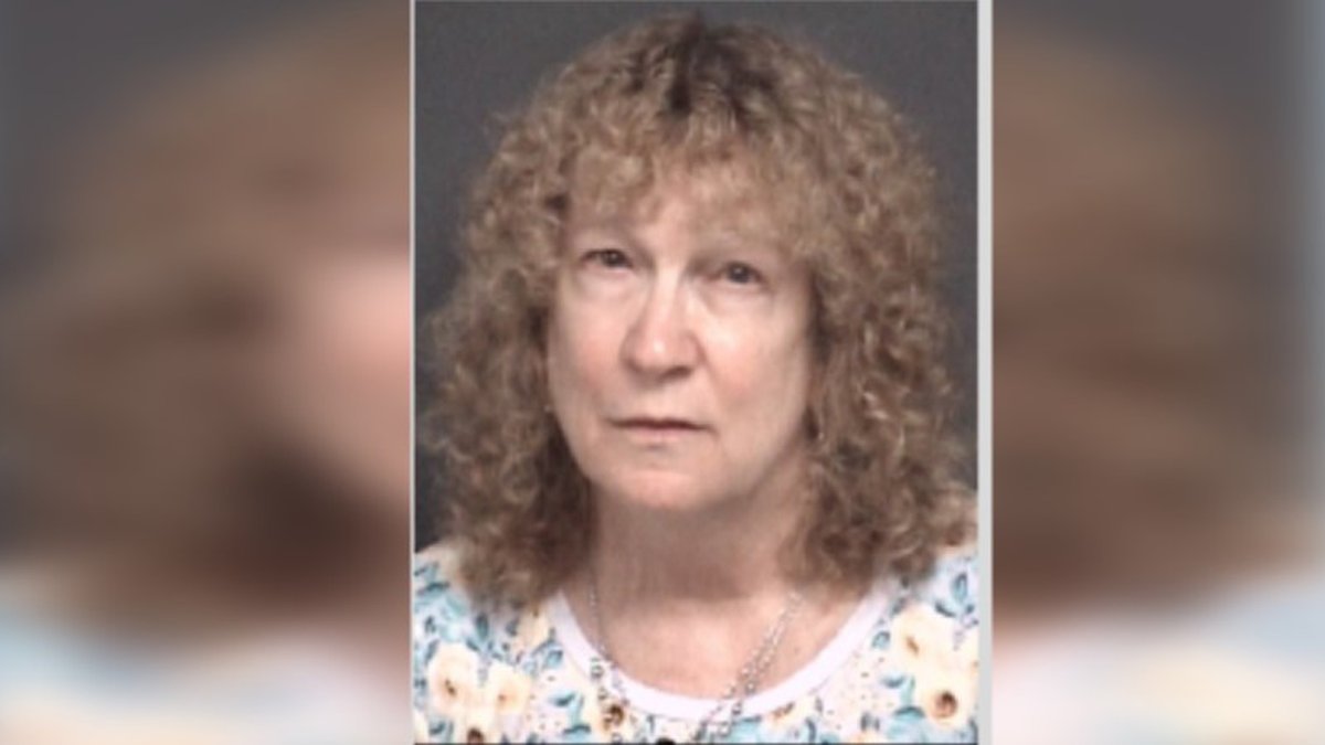 JoAnn Burkey acusada por hacerse pasar como miembro de ejercito y de estafar a alguien por $7000