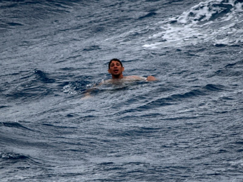 rescatan-a-13-migrantes-cubanos-en-alta-mar-frente-a-florida