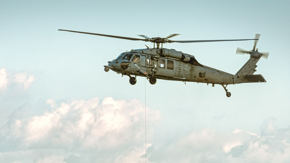Llevan 30 horas perdidos los 5 tripulantes de helicóptero caído en California