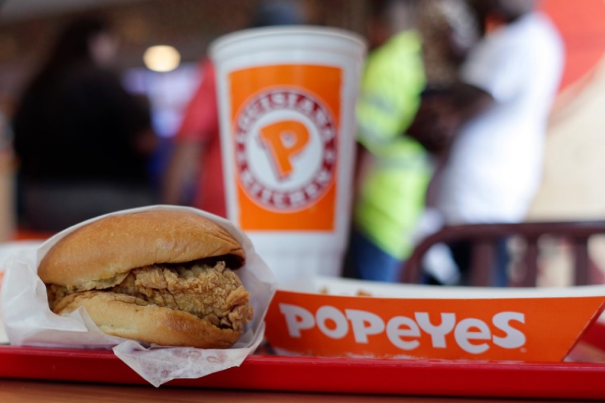 cadena Popeyes alimentos gratis