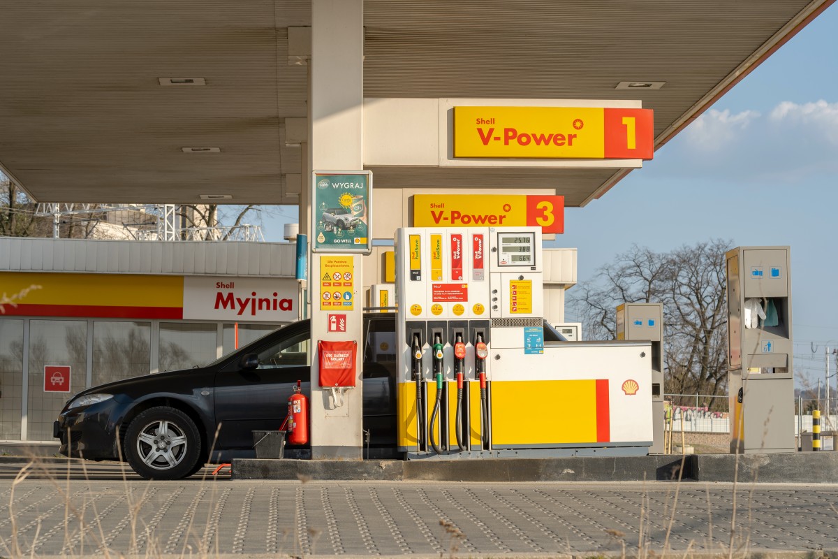 En encargado fue despedido por vender el galón de gasolina en centavos