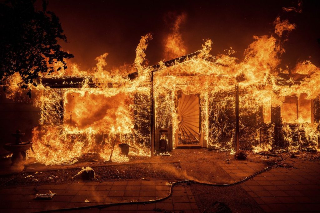 declaran-emergencia-y-ordenan-desalojo-por-gran-incendio-en-california