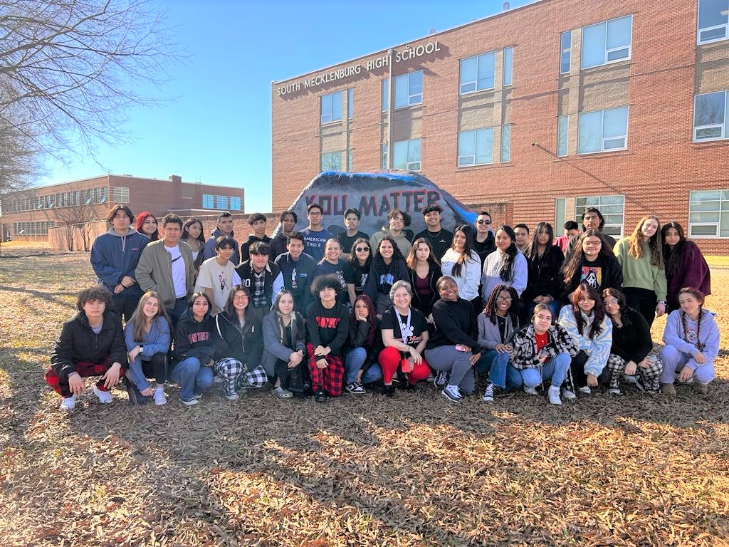 Somos South Meck: proyecto fomenta periodismo estudiantil en español