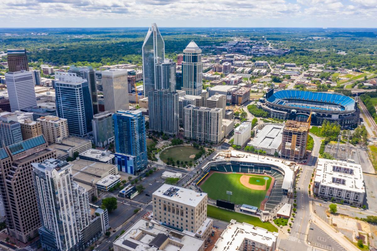 El sitio especializado en vida en el sur del país, Southern Living, destacó a la ciudad de Charlotte como una de las mejores para vivir en esa zona de Estados Unidos. Charlotte se ubicó en el lugar 11 de una lista de 20.