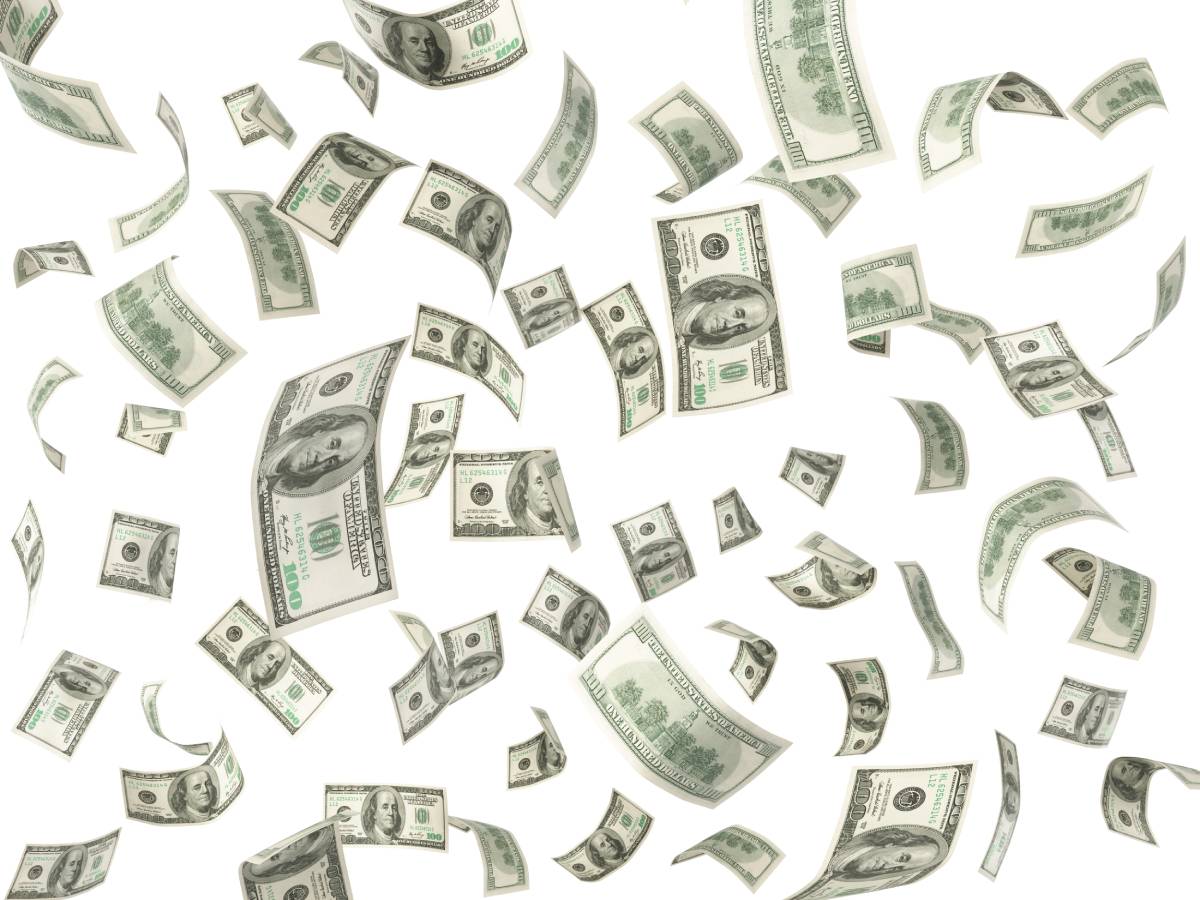 Cuando pienses que un simple viaje al supermercado no cambiará tu vida, piensa en esta mujer del condado Hoke que ganó $700,000 en la lotería tras ir de compras a Fayetteville.