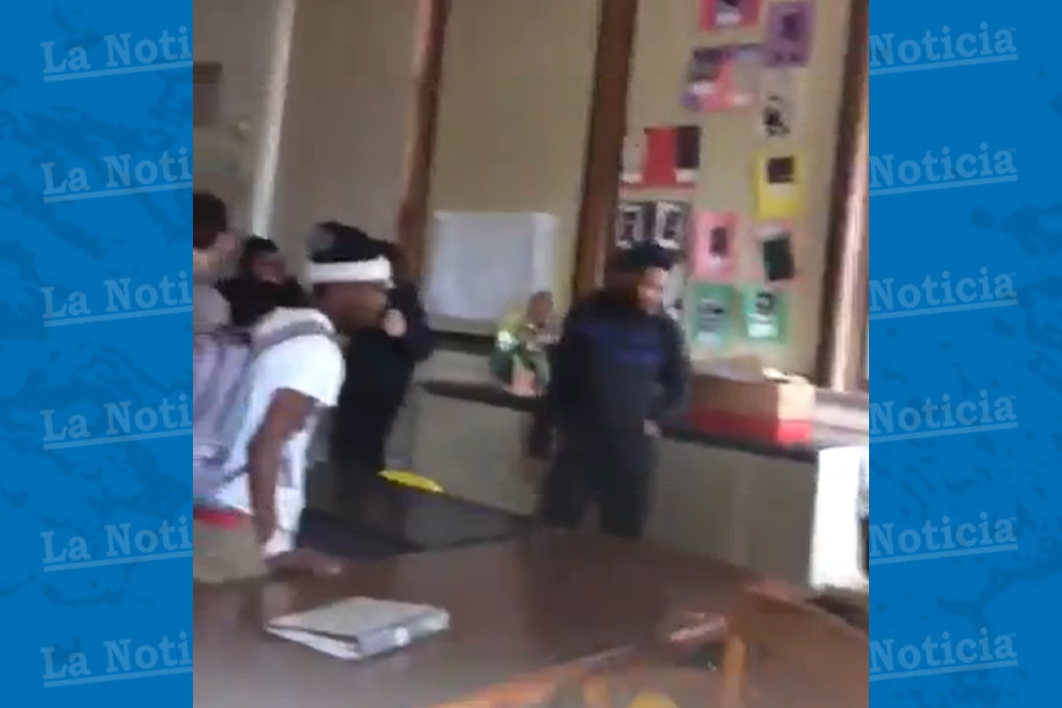 estudiante-defendio-a-maestra-que-fue-golpeada-por-otro-alumno