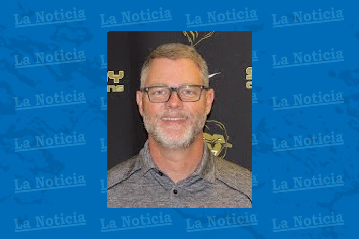 Estudiantes de Carolina del Norte le dan el mejor regalo a director en su retiro