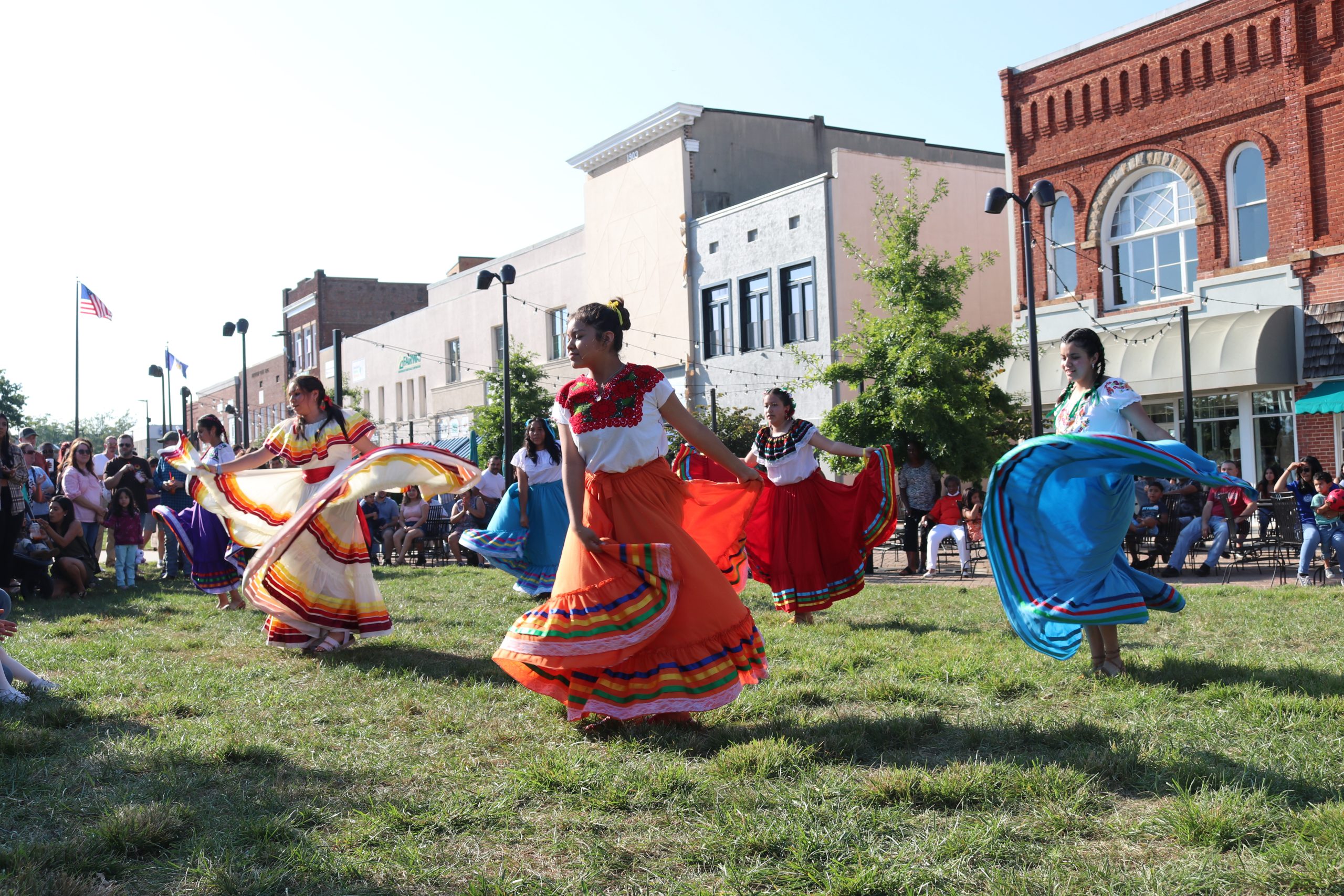 Quinceañeras, bailes y comida para celebrar la herencia latina en este