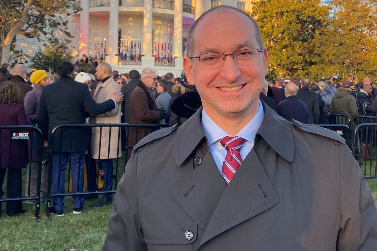 Gabe Esparza busca ser primer tesorero latino de Carolina del Norte