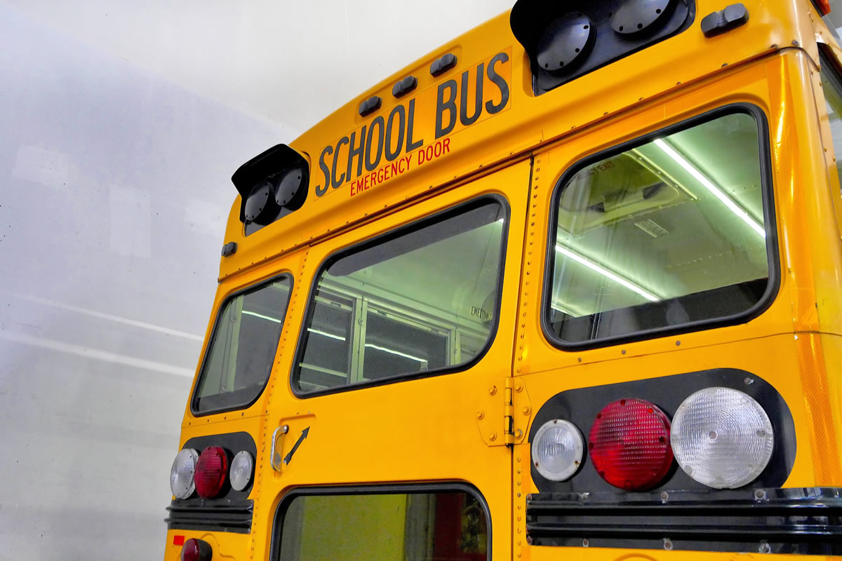 Hombre con machete trata de entrar a autobús escolar en Charlotte La