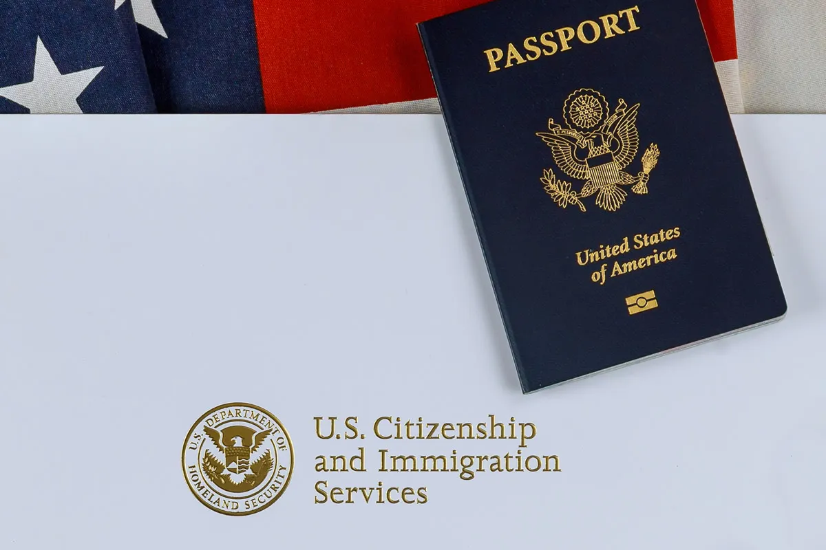 ¿Cómo ayudo a un familiar a recibir la residencia permanente en Estados Unidos si soy ciudadano?