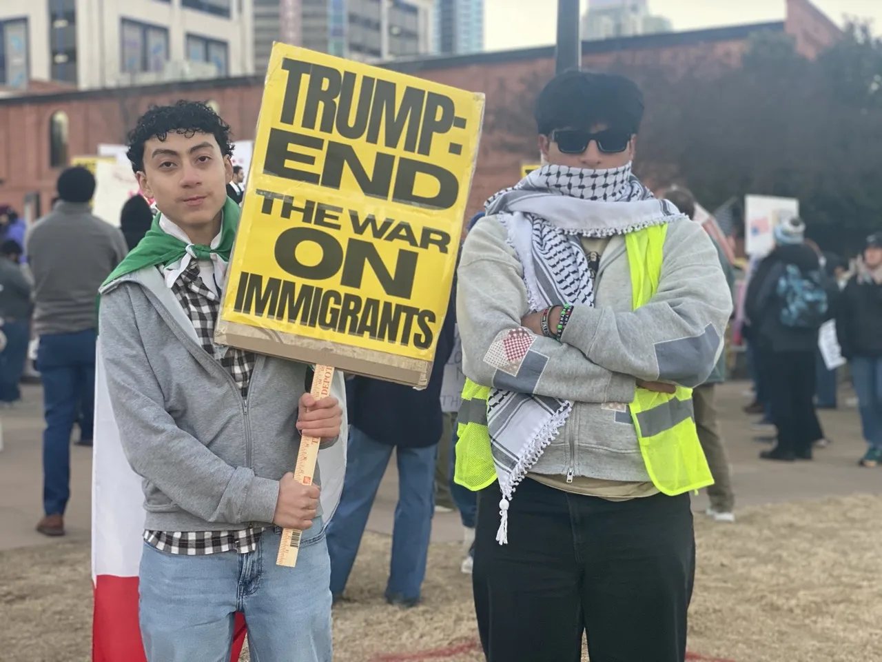 Marchan contra políticas del gobierno de Donald Trump tras un año en el poder