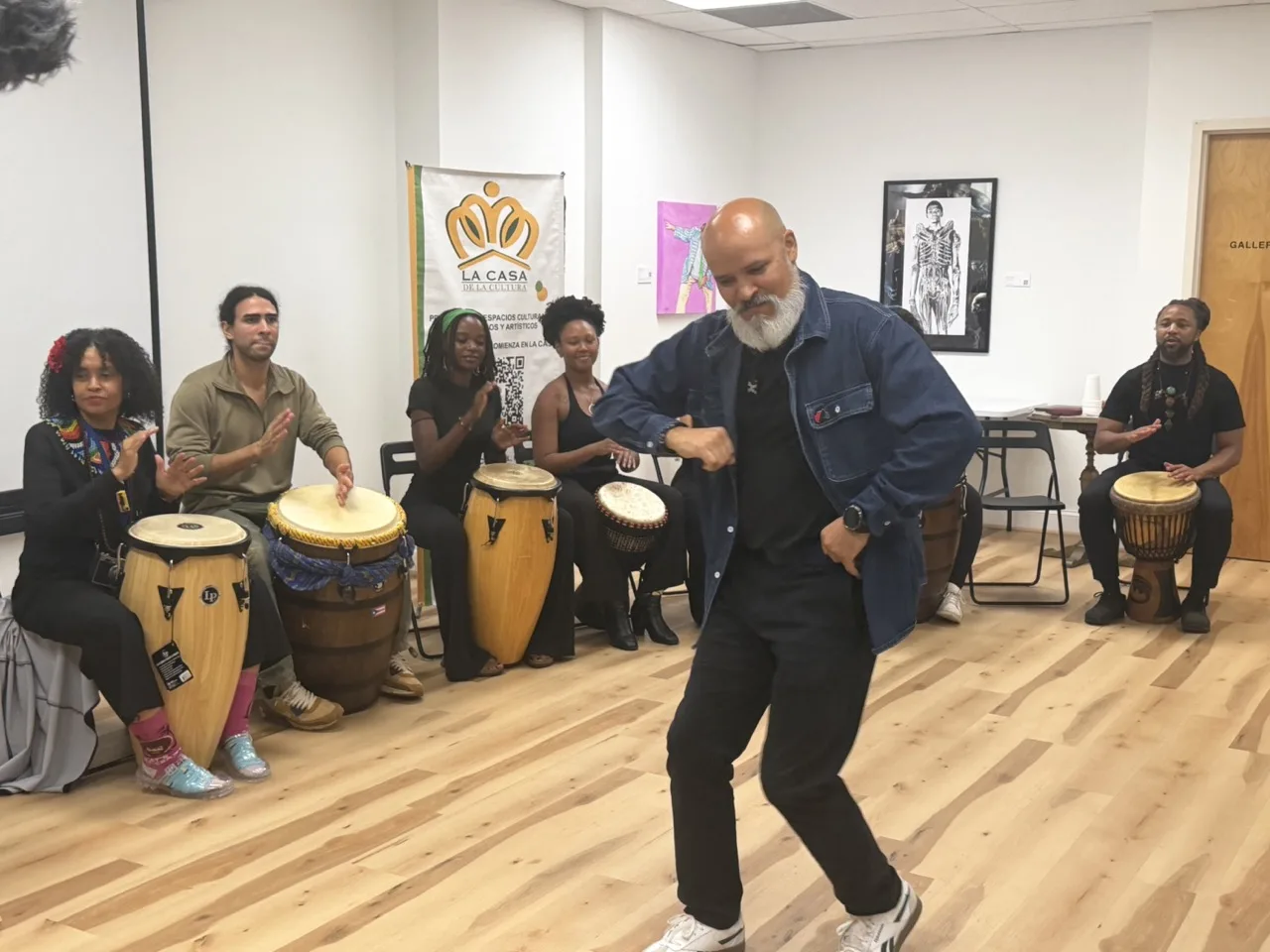 Tambores, bailes y poesía formaron parte de la tertulia de las diásporas