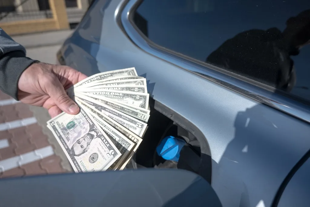 ¿Gasolina cara? Cómo denunciar precios altos en Carolina del Norte